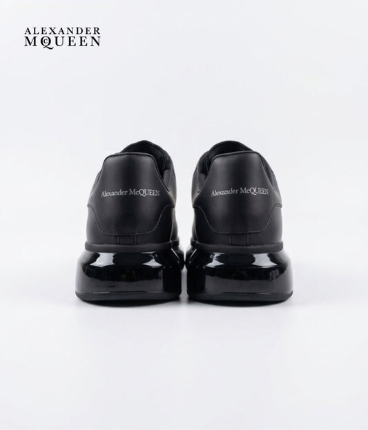Alexander McQueen Oversized sneakers - black