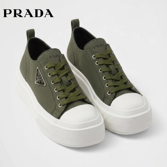 Prada double wheel nylon oil