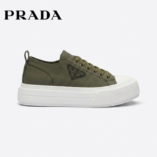 Prada double wheel nylon oil